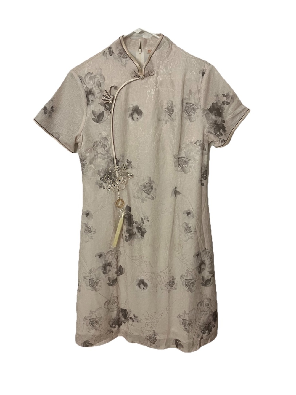 Elegant Floral Mandarin Collar Midi Dress in Light Beige